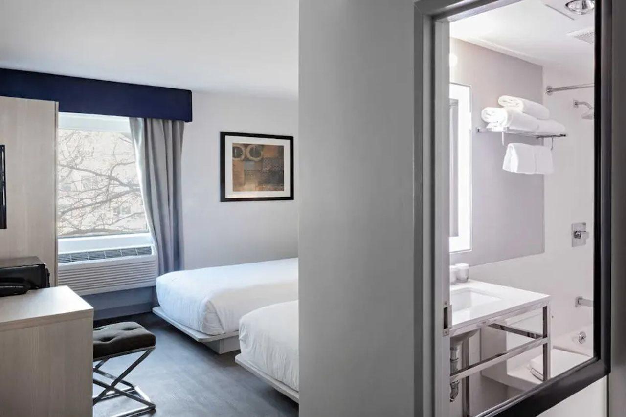Gatsby Athens Hotel Ngoại thất bức ảnh A room at the hotel