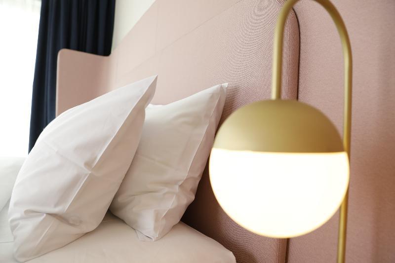 Gatsby Athens Hotel Ngoại thất bức ảnh A lamp