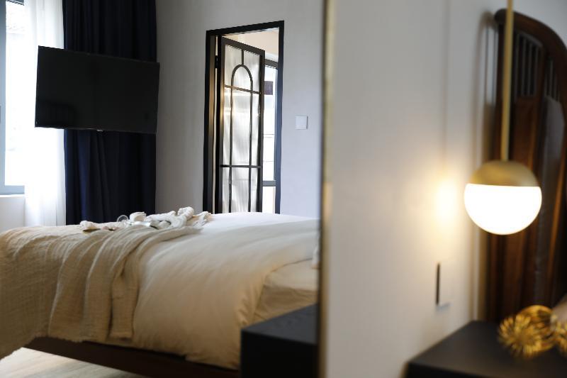 Gatsby Athens Hotel Ngoại thất bức ảnh A room at the hotel